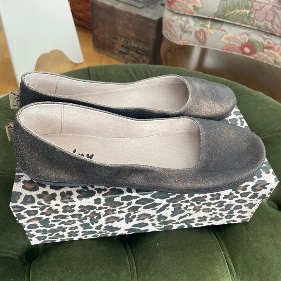 NIB French Sole/NY Sloop Flats in Bronze Metallic - Picture 1 of 6